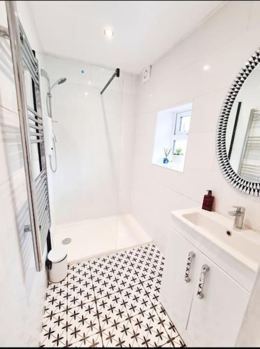 The Hideaway Luxury 5* 2 Bed Garden Apartment Скарборо Екстер'єр фото
