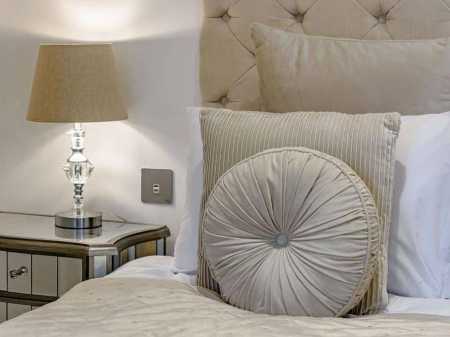 The Hideaway Luxury 5* 2 Bed Garden Apartment Скарборо Екстер'єр фото